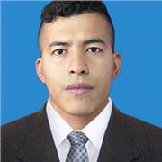 profesor de sociales, imparte clases a jóvenes de bachillerato